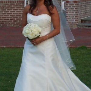 Carolina Herrera Wedding Dress